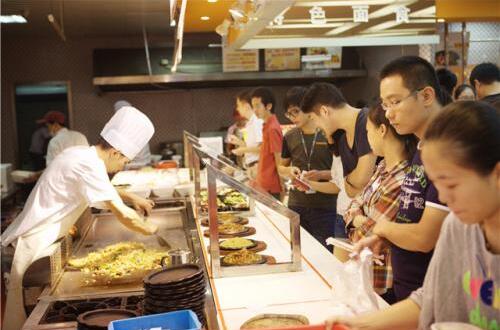 廣州珠江新城上班的白領(lǐng)們是如何解決午飯問題的？